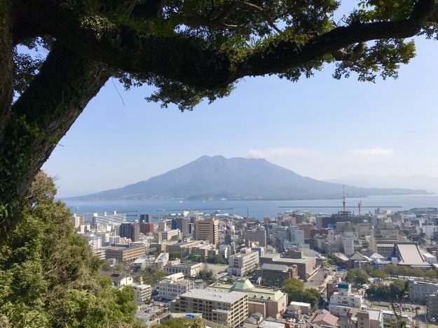 鹿児島城山公園から見た桜島