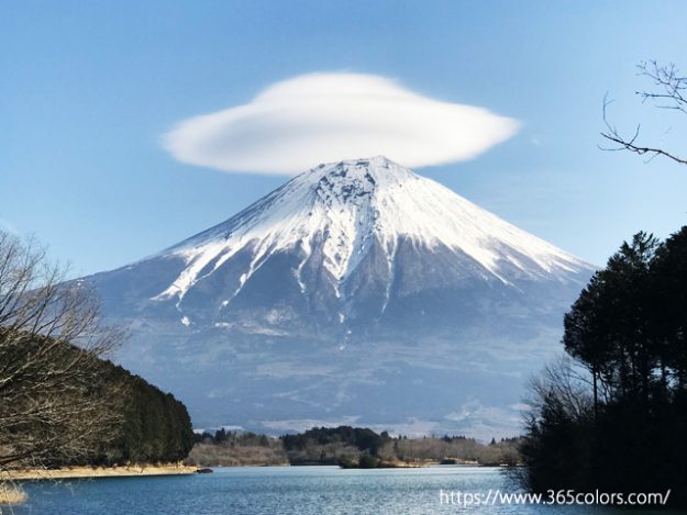 田貫湖から見た富士山の笠雲